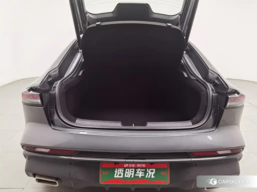 Chang'an UNI-V 2024 Silver/gray из Китая, фото 4