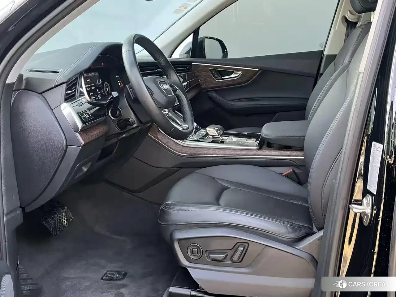 Audi Q7 2023 Черный из Китая, фото 4