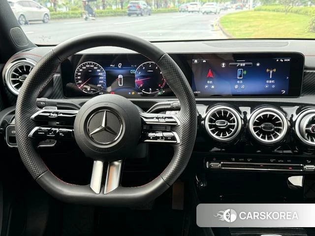 Mercedes-Benz Class A 2025 Белый из Китая, фото 4