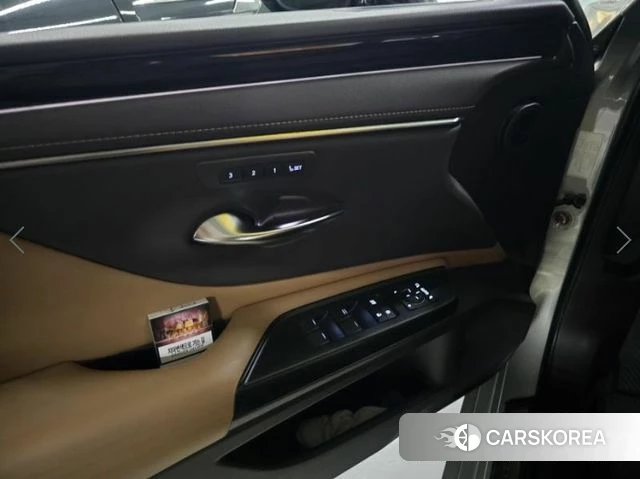 Lexus ES300h 7th generation 2018 Серебряный из Кореи, фото 4