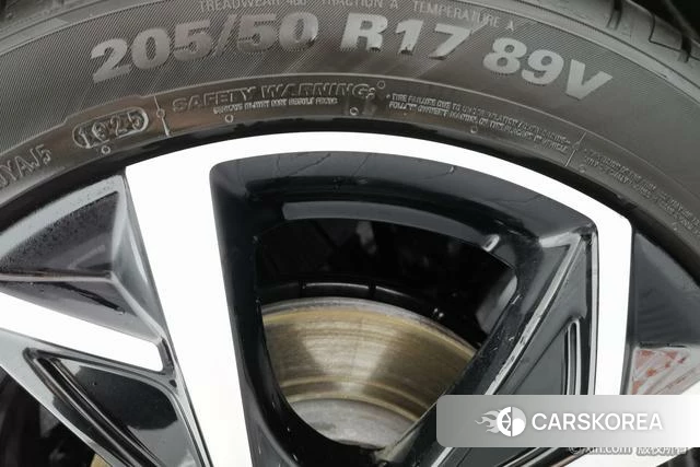 Roewe i5 2026 Темно-серый из Китая, фото 4