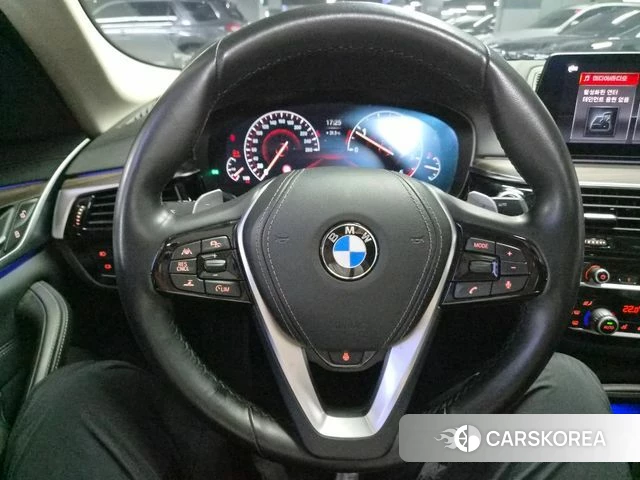 BMW 5 Series (G30) 2019 Белый из Кореи, фото 4