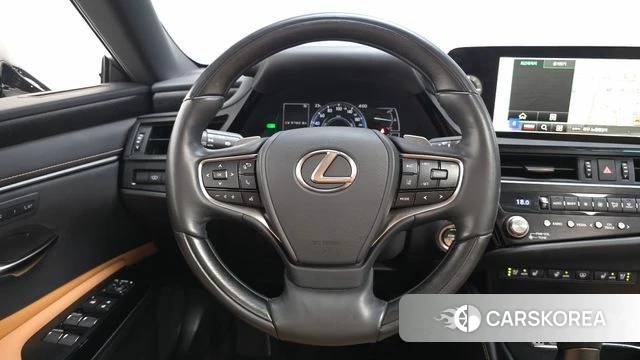 Lexus ES300h 7th generation 2023 Белый из Кореи, фото 4