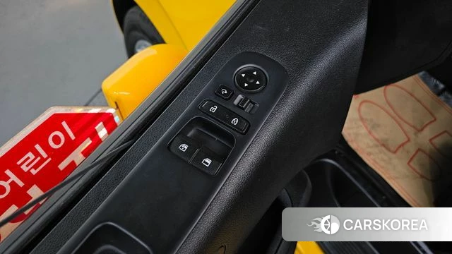 Hyundai Staria 2022 Желтый из Кореи, фото 4