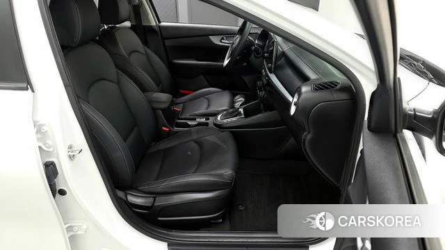 Kia The New K3 2nd generation 2021 Белый из Кореи, фото 4