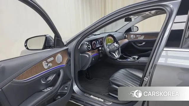 Mercedes-Benz E-Class W213 2018 Серый из Кореи, фото 4