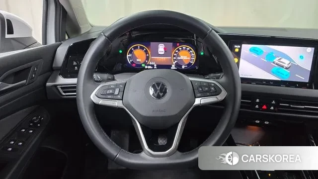 Volkswagen Golf 8th Generation 2023 Белый из Кореи, фото 4