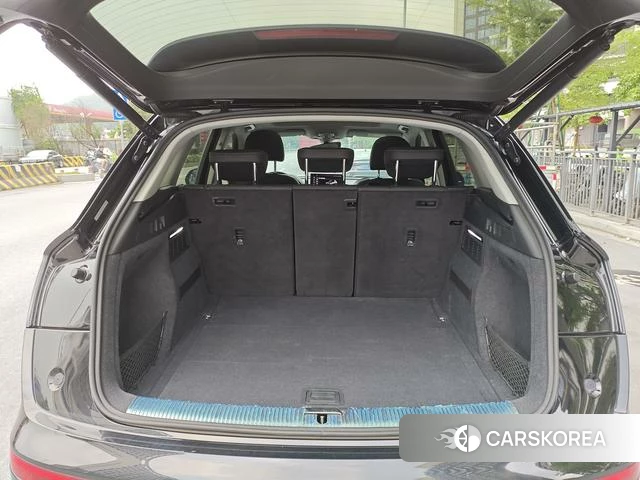 Audi Q5L 2022 Черный из Китая, фото 4