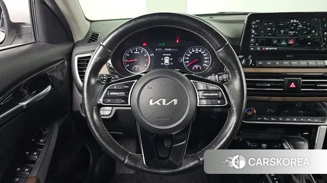 Kia Seltos 2022 Белый из Кореи, фото 4