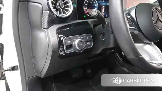 Mercedes-Benz A-Class W177 2024 Белый из Кореи, фото 4