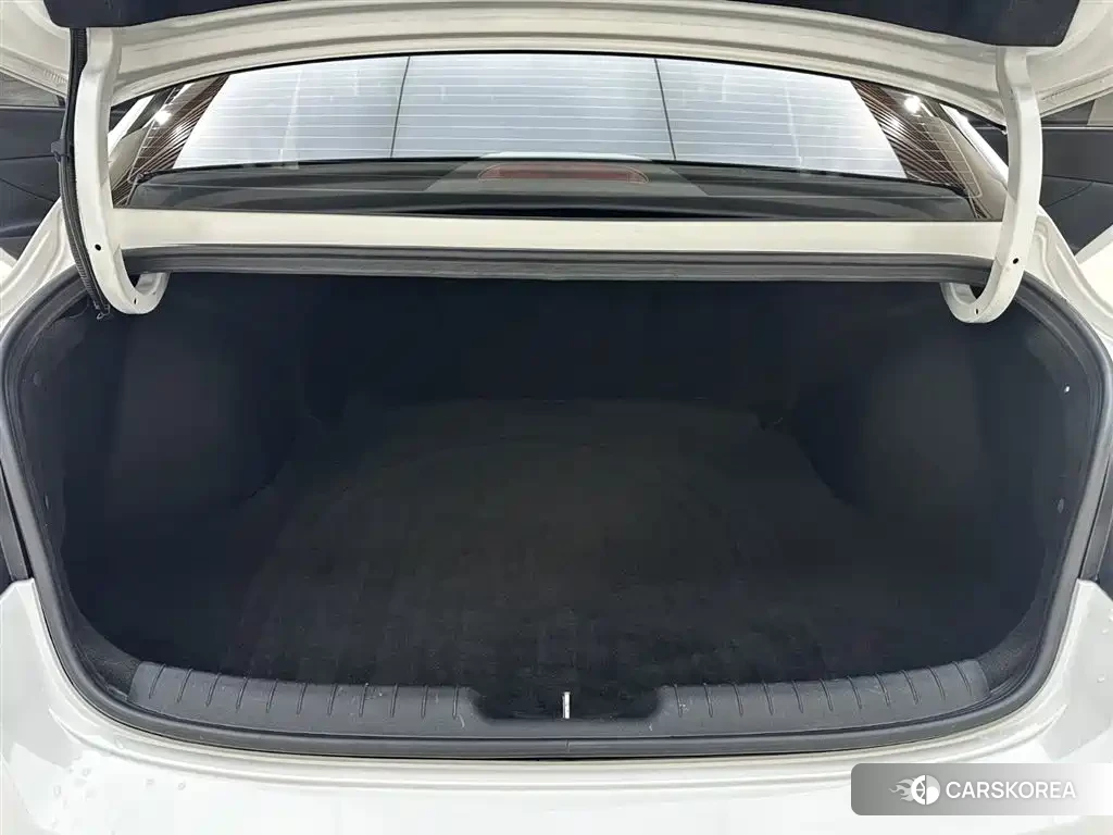 Hyundai Elantra 2022 Белый из Китая, фото 4
