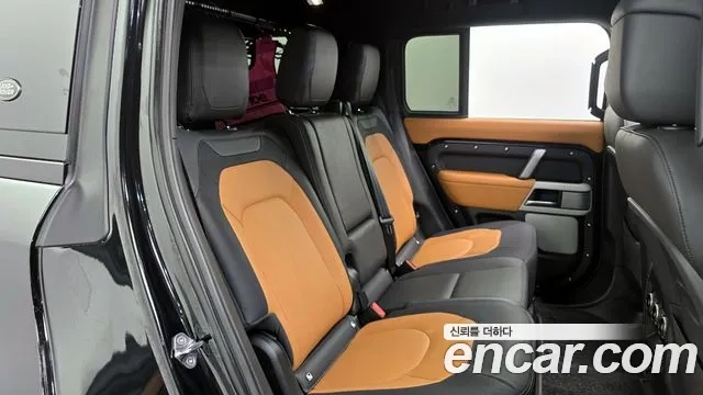 Land Rover Defender (L663) 2024 Черный из Кореи, фото 4