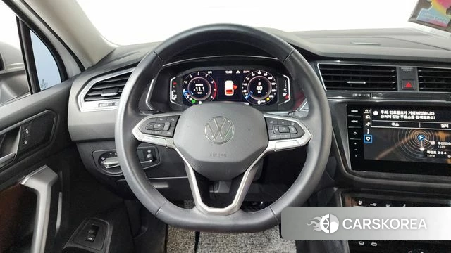 Volkswagen Tiguan Allspace 2023 Белый из Кореи, фото 4