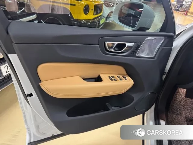 Volvo XC60 second Generation 2024 Белый из Кореи, фото 4