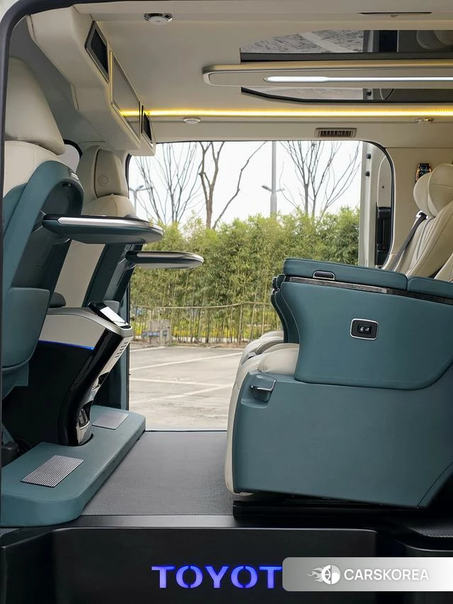 Toyota Hiace 2024 Белый из Китая, фото 4