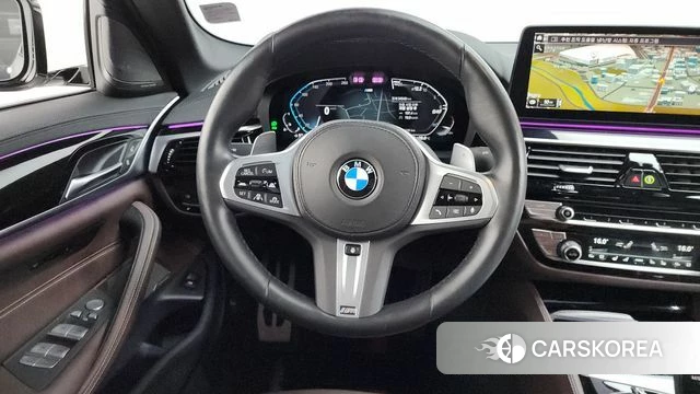 BMW 5 Series (G30) 2023 Белый из Кореи, фото 4
