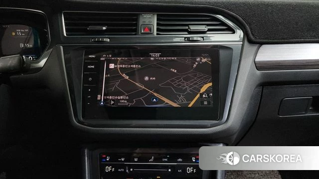 Volkswagen Tiguan Allspace 2023 Белый из Кореи, фото 4