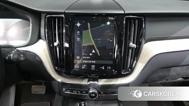 Volvo XC60 second Generation 2019 Светло-серебряный цвет из Кореи, фото 4