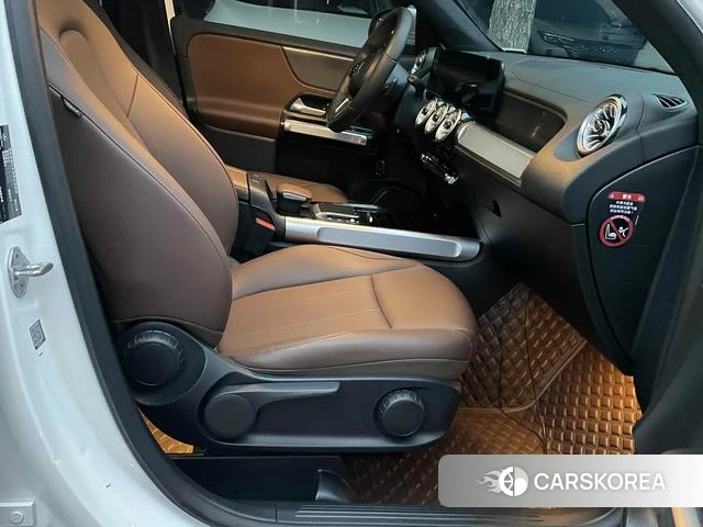 Mercedes-Benz GLB 2022 Белый из Китая, фото 4