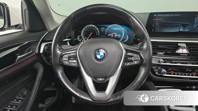 BMW 5 Series (G30) 2018 Белый из Кореи, фото 4