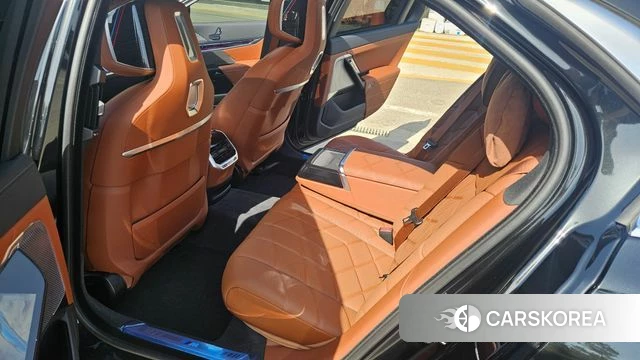 BMW 7 Series (G70) 2025 Черный из Кореи, фото 4