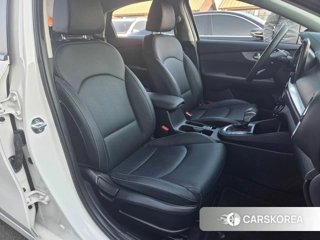 Kia The New K3 2nd generation 2022 Белый из Кореи, фото 4