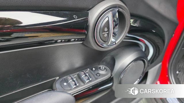 Mini Cooper 2023 Красный из Кореи, фото 4