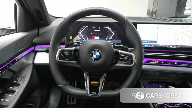 BMW 5 Series (G60) 2023 Белый из Кореи, фото 4