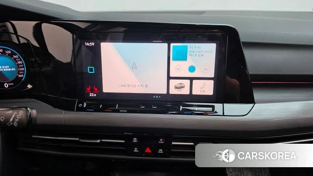 Volkswagen Golf 8th Generation 2023 Белый из Кореи, фото 4
