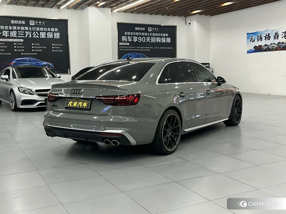 Audi S4 2021 Темно-серый из Китая, фото 4