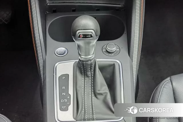 Audi Q2L 2022 Темно-серый из Китая, фото 4
