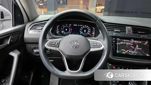 Volkswagen Tiguan Allspace 2023 Белый из Кореи, фото 4