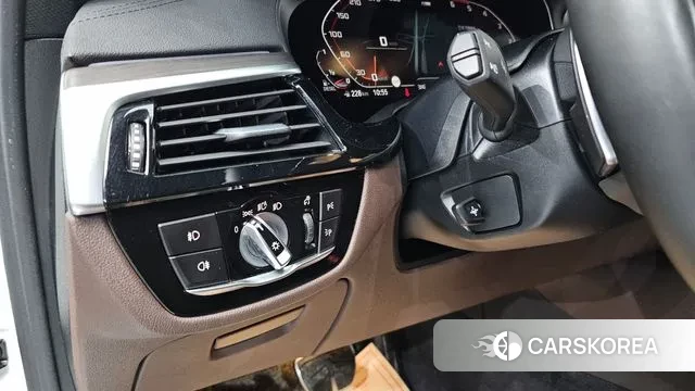 BMW 5 Series (G30) 2020 Белый из Кореи, фото 4