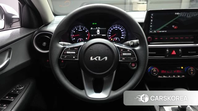 Kia The New K3 2nd generation 2023 Белый из Кореи, фото 4