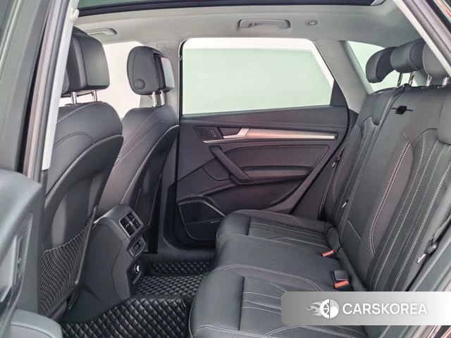 Audi Q5L 2023 Черный из Китая, фото 4