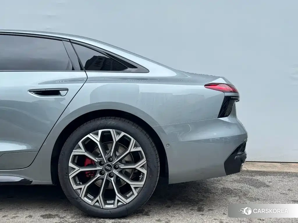 Audi A6L 2026 Silver/gray из Китая, фото 4