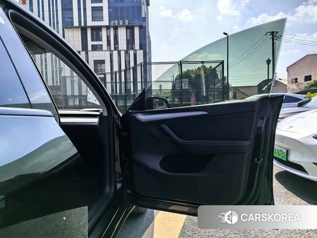 Tesla Model Y 2024 Черный из Китая, фото 4