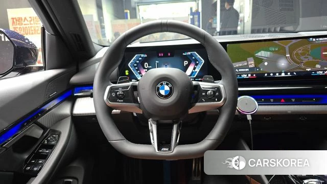 BMW 5 Series (G60) 2025 Черный из Кореи, фото 4