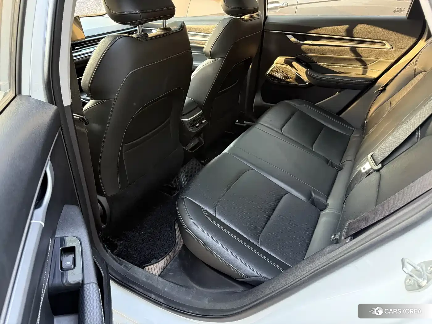 Geely Automobile Emgrand 2022 Белый из Китая, фото 5