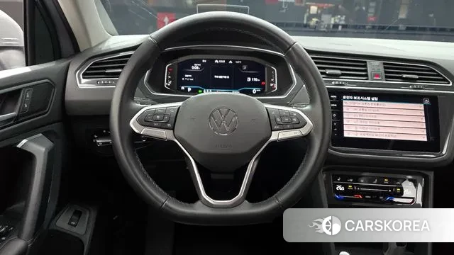 Volkswagen Tiguan second Generation 2022 Серебристо-серый из Кореи, фото 4