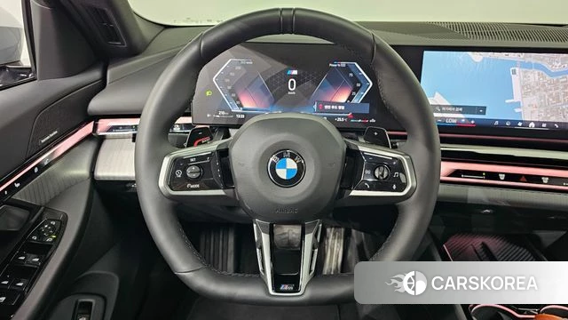 BMW 5 Series (G60) 2026 Светло-серебряный цвет из Кореи, фото 4