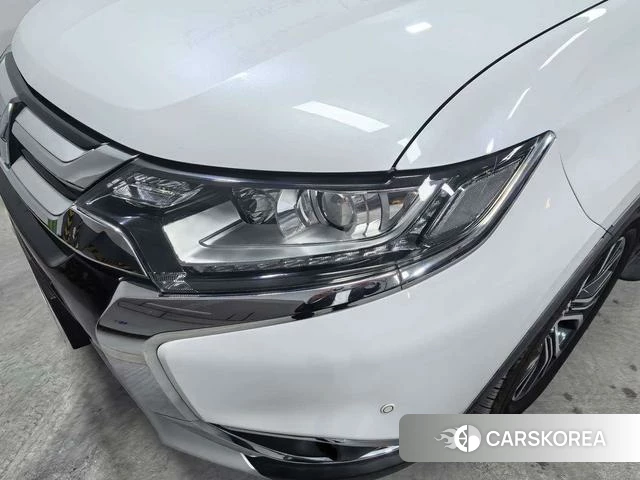 Mitsubishi  Outlander 2018 Белый из Китая, фото 4