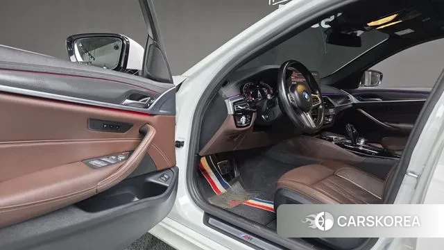 BMW 5 Series (G30) 2022 Белый из Кореи, фото 4