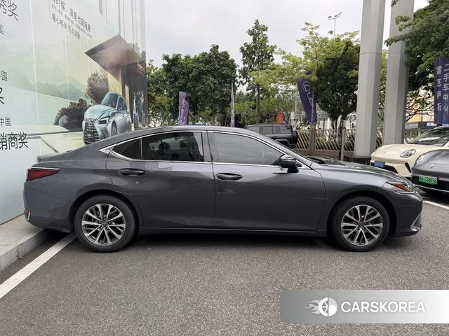 Lexus ES 2021 Темно-серый из Китая, фото 4