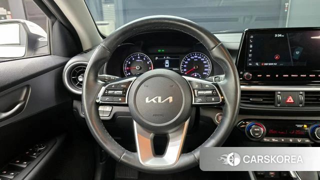 Kia The New K3 2nd generation 2021 Белый из Кореи, фото 4