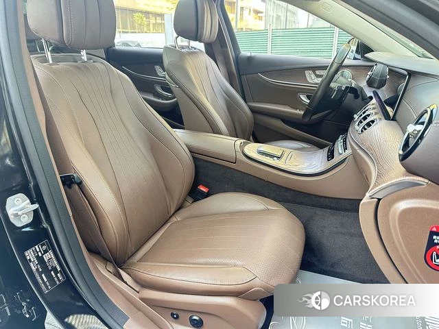 Mercedes-Benz E-class 2023 Черный из Китая, фото 4