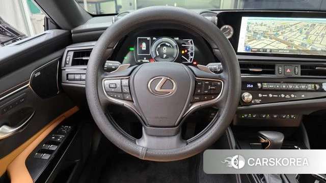 Lexus ES300h 7th generation 2024 Серебристо-серый из Кореи, фото 4