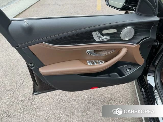 Mercedes-Benz E-class 2023 Черный из Китая, фото 4