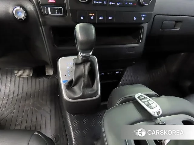 Hyundai Staria 2023 Серебряный из Кореи, фото 4