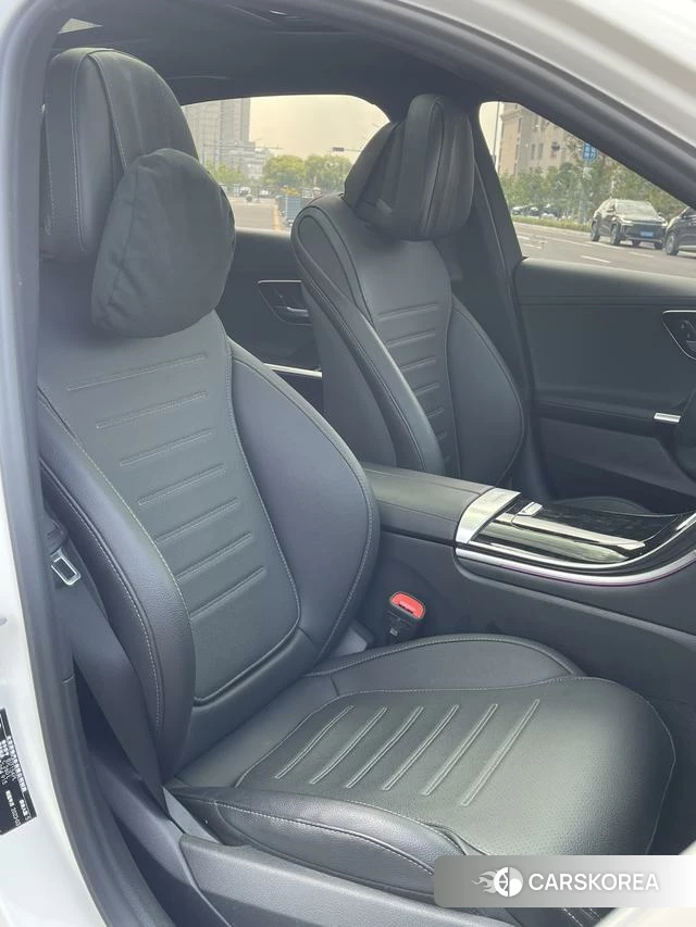 Mercedes-Benz Class C 2023 Белый из Китая, фото 4